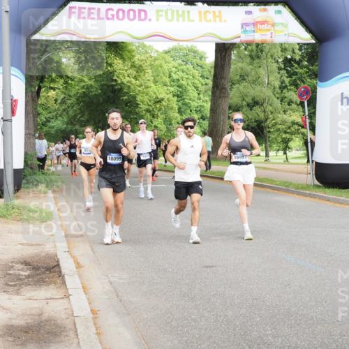 29.06.2025 - hella hamburg halbmarathon MichiJ http://msf.ph/oto/8201488 29.06.2025 10:21:36 Zwischen KM18-KM19 1686, 5070, 7965, 8883, 10484, 11169, 11199, 14293, 15826, 16505, 18099 meine-sportfotos.de