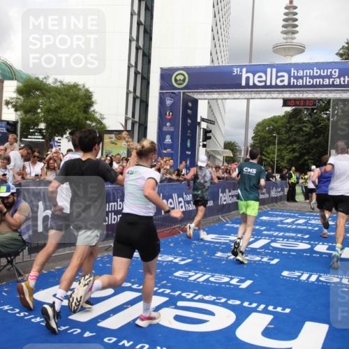 29.06.2025 - hella hamburg halbmarathon Michael Strokosch http://msf.ph/oto/8201496 29.06.2025 10:43:29 Ziel 2653, 3146, 3928, 5436, 5506, 8664, 9931, 10237, 13348, 15921, 16720, 17391, 18274, 18942, 18987, 19009, 19051 meine-sportfotos.de