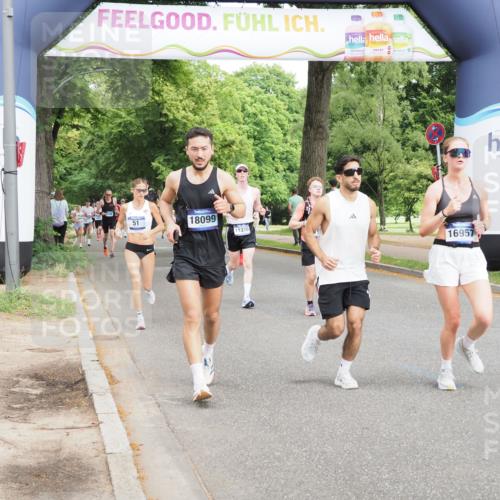 29.06.2025 - hella hamburg halbmarathon MichiJ http://msf.ph/oto/8201537 29.06.2025 10:21:37 Zwischen KM18-KM19 1686, 5070, 7793, 7965, 8883, 10484, 11169, 11370, 14293, 15826, 16505, 16957, 18099 meine-sportfotos.de