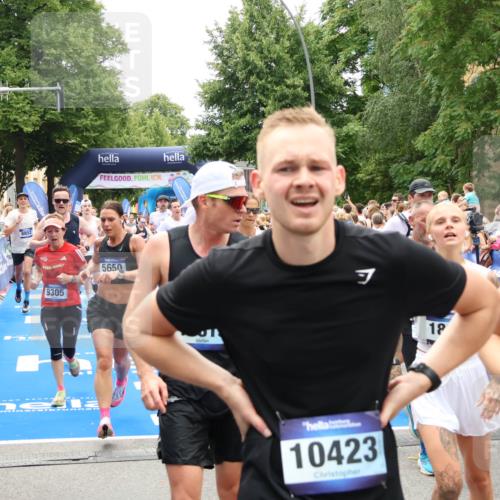 29.06.2025 - hella hamburg halbmarathon Zöllner http://msf.ph/oto/8201575 29.06.2025 10:47:34 Ziel 51, 1012, 1070, 1592, 1696, 2284, 2839, 2869, 2953, 3304, 5532, 5650, 5889, 6009, 8023, 8234, 8852, 8927, 9305, 11021, 12870, 13223, 13303, 15350, 15479, 15923, 17846, 17905, 18104, 18758, 19181 meine-sportfotos.de