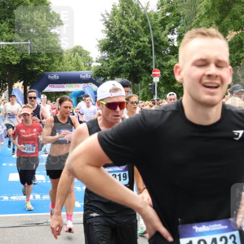 29.06.2025 - hella hamburg halbmarathon Zöllner http://msf.ph/oto/8201581 29.06.2025 10:47:34 Ziel 51, 1012, 1070, 1592, 1696, 2284, 2839, 2869, 2953, 3304, 5532, 5650, 5889, 6009, 8023, 8234, 8852, 8927, 9305, 11021, 12870, 13223, 13303, 15350, 15479, 15923, 17846, 17905, 18104, 18758, 19181 meine-sportfotos.de