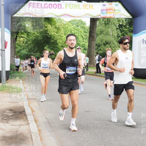 29.06.2025 - hella hamburg halbmarathon MichiJ http://msf.ph/oto/8201603 29.06.2025 10:21:38 Zwischen KM18-KM19 51, 1686, 7793, 7965, 8883, 10484, 11169, 11370, 14293, 15826, 16505, 16957, 18099 meine-sportfotos.de