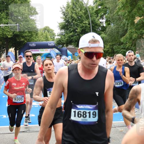 29.06.2025 - hella hamburg halbmarathon Zöllner http://msf.ph/oto/8201624 29.06.2025 10:47:35 Ziel 1012, 1070, 1320, 1592, 1696, 2284, 2839, 2869, 2953, 3304, 5532, 5889, 6009, 8023, 8234, 8852, 8927, 9305, 10969, 11021, 12870, 13223, 13303, 14619, 15451, 15479, 15923, 17846, 17905, 18104, 18758, 19181 meine-sportfotos.de