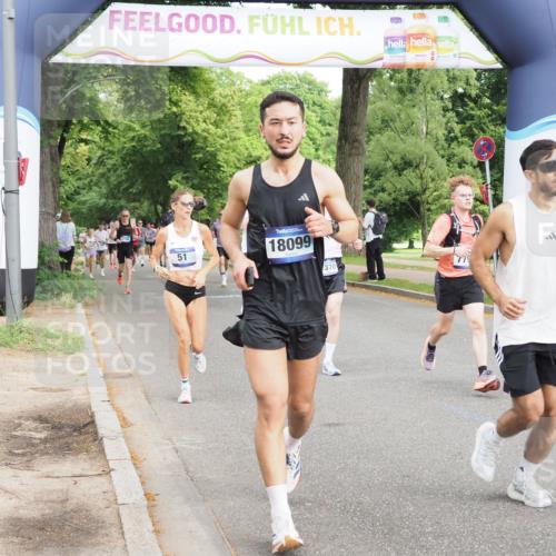29.06.2025 - hella hamburg halbmarathon MichiJ http://msf.ph/oto/8201661 29.06.2025 10:21:38 Zwischen KM18-KM19 51, 1686, 7793, 7965, 8883, 10484, 11169, 11370, 14293, 15826, 16505, 16957, 18099 meine-sportfotos.de