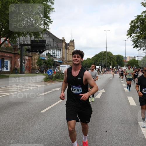 29.06.2025 - hella hamburg halbmarathon Yannick Fuchs http://msf.ph/oto/8201662 29.06.2025 10:32:03 20KM 1290, 2196, 2404, 2767, 3790, 4860, 5042, 5307, 5923, 6047, 6123, 6458, 7310, 9178, 9914, 10190, 10451, 11423, 12739, 12900, 13141, 13372, 13854, 14387, 14459, 14691, 14934, 15178, 15410, 15939, 16992, 17125, 17137, 18103, 18159, 18216, 18357, 18986 meine-sportfotos.de