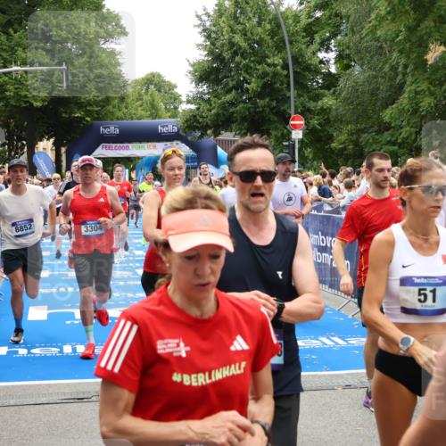 29.06.2025 - hella hamburg halbmarathon Zöllner http://msf.ph/oto/8201724 29.06.2025 10:47:36 Ziel 1070, 1320, 1592, 1696, 2284, 2953, 3304, 5532, 5889, 6009, 8023, 8234, 8852, 8927, 10969, 11021, 12870, 13223, 13303, 14618, 14619, 15451, 15479, 17846, 17905, 18104, 18970, 19181 meine-sportfotos.de