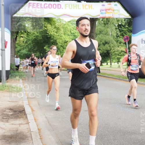 29.06.2025 - hella hamburg halbmarathon MichiJ http://msf.ph/oto/8201727 29.06.2025 10:21:38 Zwischen KM18-KM19 51, 1686, 7793, 7965, 8883, 10484, 11169, 11370, 14293, 15826, 16505, 16957, 18099 meine-sportfotos.de