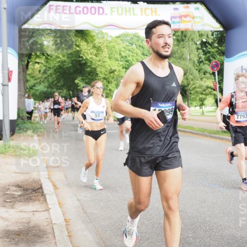 29.06.2025 - hella hamburg halbmarathon MichiJ http://msf.ph/oto/8201735 29.06.2025 10:21:38 Zwischen KM18-KM19 51, 1686, 7793, 7965, 8883, 10484, 11169, 11370, 14293, 15826, 16505, 16957, 18099 meine-sportfotos.de