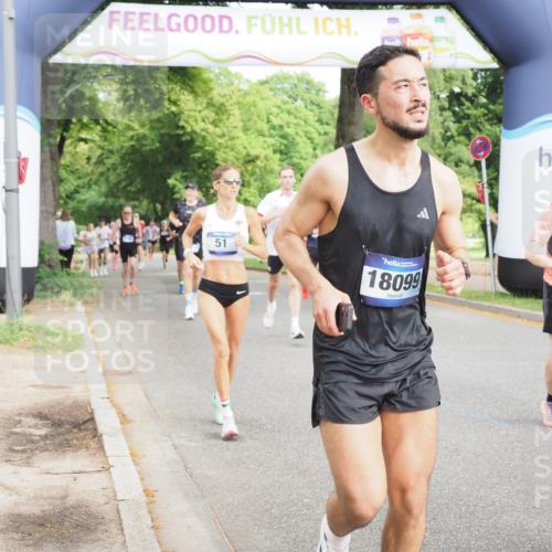 29.06.2025 - hella hamburg halbmarathon MichiJ http://msf.ph/oto/8201750 29.06.2025 10:21:38 Zwischen KM18-KM19 51, 1686, 7793, 7965, 8883, 10484, 11169, 11370, 14293, 15826, 16505, 16957, 18099 meine-sportfotos.de