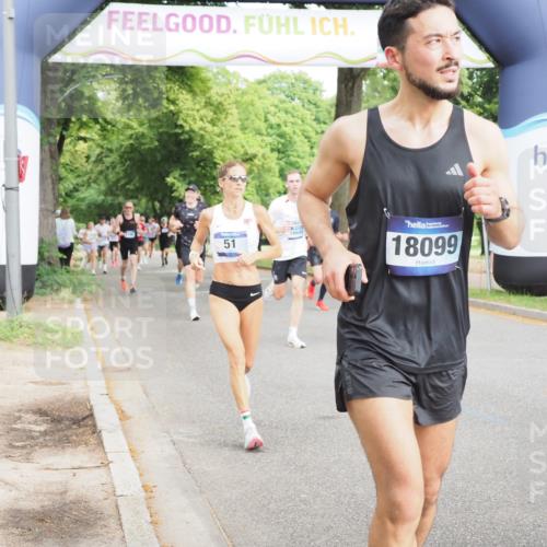 29.06.2025 - hella hamburg halbmarathon MichiJ http://msf.ph/oto/8201769 29.06.2025 10:21:39 Zwischen KM18-KM19 51, 1686, 6358, 7793, 7965, 10484, 11169, 11370, 12987, 14293, 15826, 16957, 18099 meine-sportfotos.de