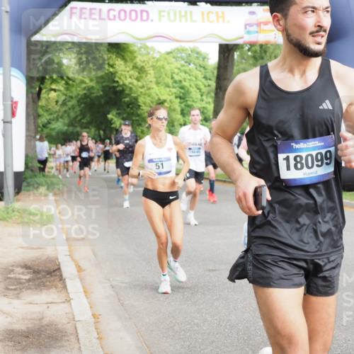 29.06.2025 - hella hamburg halbmarathon MichiJ http://msf.ph/oto/8201776 29.06.2025 10:21:39 Zwischen KM18-KM19 51, 1686, 6358, 7793, 7965, 10484, 11169, 11370, 12987, 14293, 15826, 16957, 18099 meine-sportfotos.de