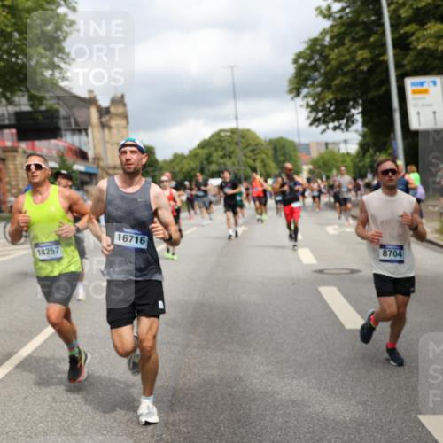 29.06.2025 - hella hamburg halbmarathon Yannick Fuchs http://msf.ph/oto/8201781 29.06.2025 10:44:46 20KM 1119, 1399, 1461, 1466, 1507, 1630, 1750, 1817, 2207, 2880, 3654, 4077, 4346, 4816, 5018, 5115, 6027, 6662, 6712, 6795, 7052, 7134, 7176, 7397, 7583, 7930, 7932, 8117, 8572, 8704, 8819, 9057, 10371, 11214, 11356, 11607, 12016, 12624, 13008, 13687, 13701, 13875, 14034, 14125, 14257, 14626, 15362, 15395, 15803, 15950, 16285, 16291, 16716, 17179, 17221, 17384, 18006, 18066, 18370, 18394, 18489, 18811 meine-sportfotos.de