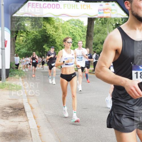 29.06.2025 - hella hamburg halbmarathon MichiJ http://msf.ph/oto/8201788 29.06.2025 10:21:39 Zwischen KM18-KM19 51, 1686, 6358, 7793, 7965, 10484, 11169, 11370, 12987, 14293, 15826, 16957, 18099 meine-sportfotos.de