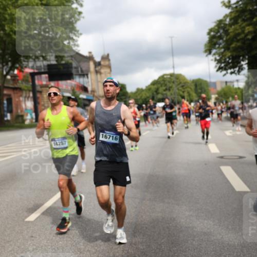 29.06.2025 - hella hamburg halbmarathon Yannick Fuchs http://msf.ph/oto/8201790 29.06.2025 10:44:46 20KM 1119, 1399, 1461, 1466, 1507, 1630, 1750, 1817, 2207, 2880, 3654, 4077, 4346, 4816, 5018, 5115, 6027, 6662, 6712, 6795, 7052, 7134, 7176, 7397, 7583, 7930, 7932, 8117, 8572, 8704, 8819, 9057, 10371, 11214, 11356, 11607, 12016, 12624, 13008, 13687, 13701, 13875, 14034, 14125, 14257, 14626, 15362, 15395, 15803, 15950, 16285, 16291, 16716, 17179, 17221, 17384, 18006, 18066, 18370, 18394, 18489, 18811 meine-sportfotos.de