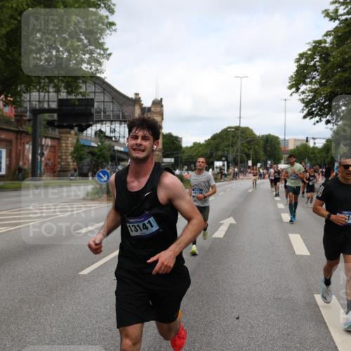 29.06.2025 - hella hamburg halbmarathon Yannick Fuchs http://msf.ph/oto/8201799 29.06.2025 10:32:04 20KM 1290, 2196, 2404, 2767, 3790, 5042, 5307, 5923, 6047, 6123, 6458, 7310, 9017, 9178, 9914, 10190, 10451, 11423, 12739, 12900, 13141, 13372, 13854, 14387, 14459, 14691, 14934, 15178, 15410, 15939, 16992, 17125, 17137, 18103, 18159, 18216, 18357, 18986 meine-sportfotos.de