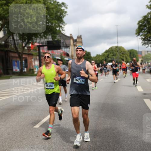29.06.2025 - hella hamburg halbmarathon Yannick Fuchs http://msf.ph/oto/8201812 29.06.2025 10:44:46 20KM 1119, 1399, 1461, 1466, 1507, 1630, 1750, 1817, 2207, 2880, 3654, 4077, 4346, 4816, 5018, 5115, 6027, 6662, 6712, 6795, 7052, 7134, 7176, 7397, 7583, 7930, 7932, 8117, 8572, 8704, 8819, 9057, 10371, 11214, 11356, 11607, 12016, 12624, 13008, 13687, 13701, 13875, 14034, 14125, 14257, 14626, 15362, 15395, 15803, 15950, 16285, 16291, 16716, 17179, 17221, 17384, 18006, 18066, 18370, 18394, 18489, 18811 meine-sportfotos.de