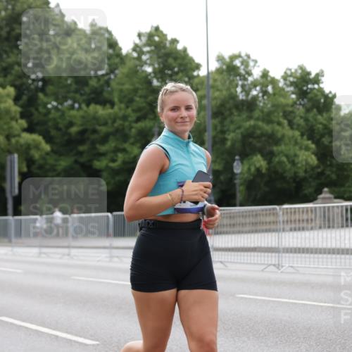 29.06.2025 - hella hamburg halbmarathon Jannik Wohlers http://msf.ph/oto/8201818 29.06.2025 10:25:30 Lombardsbrücke 1479, 1481, 3765, 4378, 4797, 5497, 6663, 8881, 10104, 10219, 11139, 11596, 11699, 11828, 11859, 12074, 12505, 12838, 12945, 12946, 14179, 14223, 16289, 16354, 16381, 16927, 17369, 19144 meine-sportfotos.de