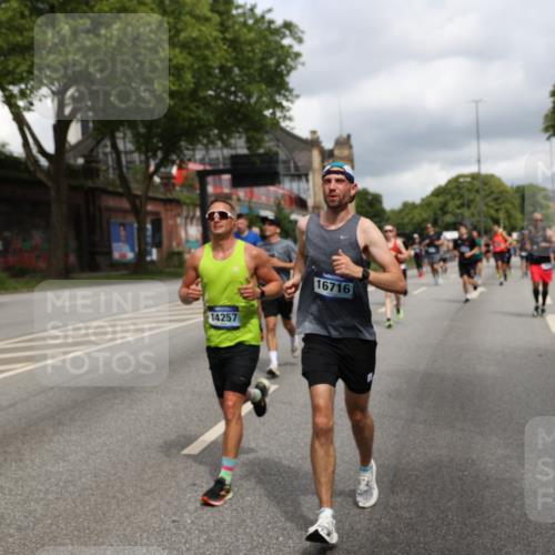 29.06.2025 - hella hamburg halbmarathon Yannick Fuchs http://msf.ph/oto/8201825 29.06.2025 10:44:46 20KM 1119, 1399, 1461, 1466, 1507, 1630, 1750, 1817, 2207, 2880, 3654, 4077, 4346, 4816, 5018, 5115, 6027, 6662, 6712, 6795, 7052, 7134, 7176, 7397, 7583, 7930, 7932, 8117, 8572, 8704, 8819, 9057, 10371, 11214, 11356, 11607, 12016, 12624, 13008, 13687, 13701, 13875, 14034, 14125, 14257, 14626, 15362, 15395, 15803, 15950, 16285, 16291, 16716, 17179, 17221, 17384, 18006, 18066, 18370, 18394, 18489, 18811 meine-sportfotos.de