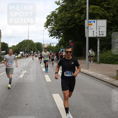 29.06.2025 - hella hamburg halbmarathon Yannick Fuchs http://msf.ph/oto/8201841 29.06.2025 10:32:04 20KM 1290, 2196, 2404, 2767, 3790, 5042, 5307, 5923, 6047, 6123, 6458, 7310, 9017, 9178, 9914, 10190, 10451, 11423, 12739, 12900, 13141, 13372, 13854, 14387, 14459, 14691, 14934, 15178, 15410, 15939, 16992, 17125, 17137, 18103, 18159, 18216, 18357, 18986 meine-sportfotos.de
