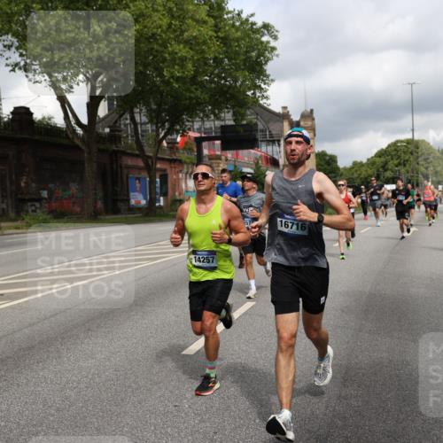 29.06.2025 - hella hamburg halbmarathon Yannick Fuchs http://msf.ph/oto/8201859 29.06.2025 10:44:46 20KM 1119, 1399, 1461, 1466, 1507, 1630, 1750, 1817, 2207, 2880, 3654, 4077, 4346, 4816, 5018, 5115, 6027, 6662, 6712, 6795, 7052, 7134, 7176, 7397, 7583, 7930, 7932, 8117, 8572, 8704, 8819, 9057, 10371, 11214, 11356, 11607, 12016, 12624, 13008, 13687, 13701, 13875, 14034, 14125, 14257, 14626, 15362, 15395, 15803, 15950, 16285, 16291, 16716, 17179, 17221, 17384, 18006, 18066, 18370, 18394, 18489, 18811 meine-sportfotos.de