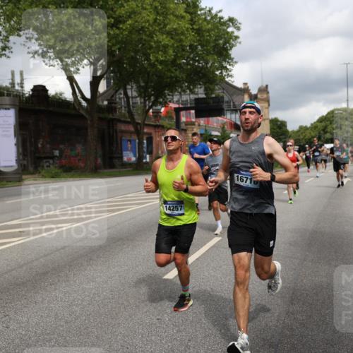 29.06.2025 - hella hamburg halbmarathon Yannick Fuchs http://msf.ph/oto/8201869 29.06.2025 10:44:46 20KM 1119, 1399, 1461, 1466, 1507, 1630, 1750, 1817, 2207, 2880, 3654, 4077, 4346, 4816, 5018, 5115, 6027, 6662, 6712, 6795, 7052, 7134, 7176, 7397, 7583, 7930, 7932, 8117, 8572, 8704, 8819, 9057, 10371, 11214, 11356, 11607, 12016, 12624, 13008, 13687, 13701, 13875, 14034, 14125, 14257, 14626, 15362, 15395, 15803, 15950, 16285, 16291, 16716, 17179, 17221, 17384, 18006, 18066, 18370, 18394, 18489, 18811 meine-sportfotos.de