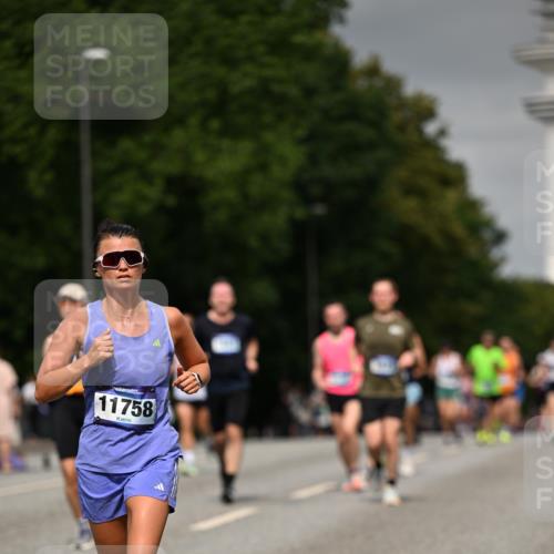 29.06.2025 - hella hamburg halbmarathon Dr. Thomas Lammeyer http://msf.ph/oto/8201886 29.06.2025 10:11:46 Kennedybrücke 1173, 1893, 1993, 2032, 2136, 3328, 3929, 4262, 5242, 5899, 6196, 6517, 6518, 6707, 6713, 6715, 6833, 7476, 7503, 7760, 8585, 9338, 9967, 10283, 10700 meine-sportfotos.de