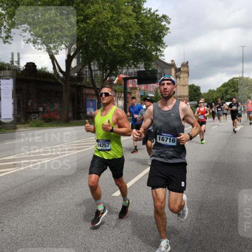 29.06.2025 - hella hamburg halbmarathon Yannick Fuchs http://msf.ph/oto/8201912 29.06.2025 10:44:46 20KM 1119, 1399, 1461, 1466, 1507, 1630, 1750, 1817, 2207, 2880, 3654, 4077, 4346, 4816, 5018, 5115, 6027, 6662, 6712, 6795, 7052, 7134, 7176, 7397, 7583, 7930, 7932, 8117, 8572, 8704, 8819, 9057, 10371, 11214, 11356, 11607, 12016, 12624, 13008, 13687, 13701, 13875, 14034, 14125, 14257, 14626, 15362, 15395, 15803, 15950, 16285, 16291, 16716, 17179, 17221, 17384, 18006, 18066, 18370, 18394, 18489, 18811 meine-sportfotos.de