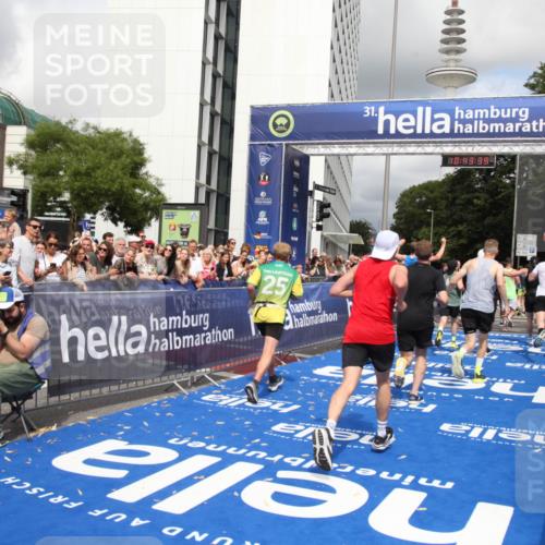 29.06.2025 - hella hamburg halbmarathon Michael Strokosch http://msf.ph/oto/8201913 29.06.2025 10:43:38 Ziel 3116, 4080, 5124, 5436, 7635, 9931, 10246, 11648, 12623, 13996, 14484, 14690, 16338, 17912, 18513, 18775, 18810, 19229 meine-sportfotos.de