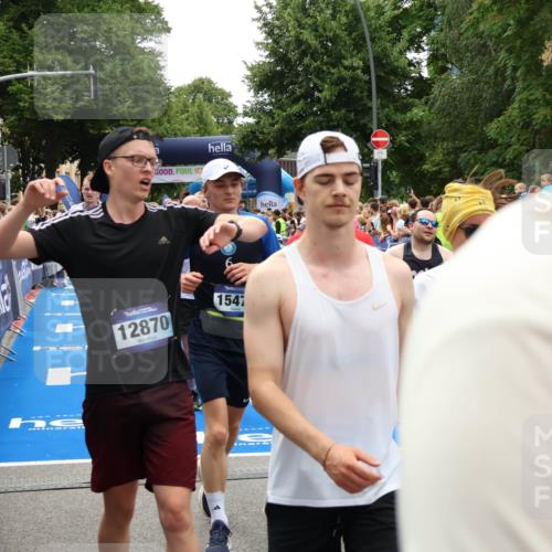 29.06.2025 - hella hamburg halbmarathon Zöllner http://msf.ph/oto/8201930 29.06.2025 10:47:40 Ziel 1070, 1320, 1696, 2284, 2708, 5889, 6009, 7962, 8023, 8234, 8927, 10969, 10988, 13223, 13303, 13948, 14618, 14619, 15451, 15479, 16205, 18104, 18970, 19181 meine-sportfotos.de