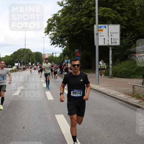 29.06.2025 - hella hamburg halbmarathon Yannick Fuchs http://msf.ph/oto/8201936 29.06.2025 10:32:04 20KM 1290, 2196, 2404, 2767, 3790, 5042, 5307, 5923, 6047, 6123, 6458, 7310, 9017, 9178, 9914, 10190, 10451, 11423, 12739, 12900, 13141, 13372, 13854, 14387, 14459, 14691, 14934, 15178, 15410, 15939, 16992, 17125, 17137, 18103, 18159, 18216, 18357, 18986 meine-sportfotos.de