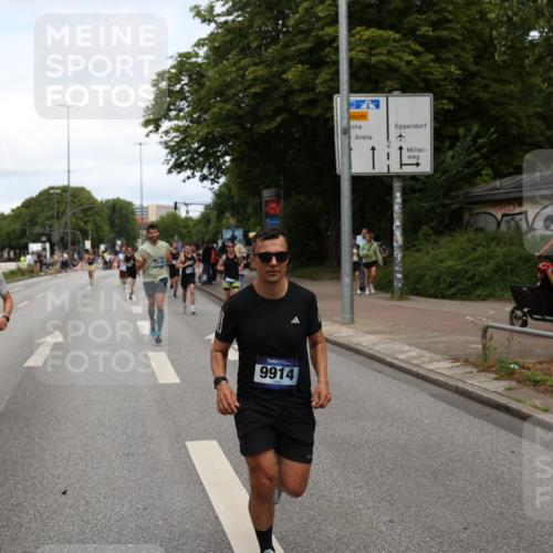 29.06.2025 - hella hamburg halbmarathon Yannick Fuchs http://msf.ph/oto/8201943 29.06.2025 10:32:04 20KM 1290, 2196, 2404, 2767, 3790, 5042, 5307, 5923, 6047, 6123, 6458, 7310, 9017, 9178, 9914, 10190, 10451, 11423, 12739, 12900, 13141, 13372, 13854, 14387, 14459, 14691, 14934, 15178, 15410, 15939, 16992, 17125, 17137, 18103, 18159, 18216, 18357, 18986 meine-sportfotos.de