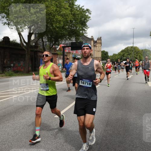 29.06.2025 - hella hamburg halbmarathon Yannick Fuchs http://msf.ph/oto/8201952 29.06.2025 10:44:46 20KM 1119, 1399, 1461, 1466, 1507, 1630, 1750, 1817, 2207, 2880, 3654, 4077, 4346, 4816, 5018, 5115, 6027, 6662, 6712, 6795, 7052, 7134, 7176, 7397, 7583, 7930, 7932, 8117, 8572, 8704, 8819, 9057, 10371, 11214, 11356, 11607, 12016, 12624, 13008, 13687, 13701, 13875, 14034, 14125, 14257, 14626, 15362, 15395, 15803, 15950, 16285, 16291, 16716, 17179, 17221, 17384, 18006, 18066, 18370, 18394, 18489, 18811 meine-sportfotos.de