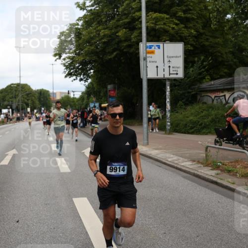 29.06.2025 - hella hamburg halbmarathon Yannick Fuchs http://msf.ph/oto/8201954 29.06.2025 10:32:04 20KM 1290, 2196, 2404, 2767, 3790, 5042, 5307, 5923, 6047, 6123, 6458, 7310, 9017, 9178, 9914, 10190, 10451, 11423, 12739, 12900, 13141, 13372, 13854, 14387, 14459, 14691, 14934, 15178, 15410, 15939, 16992, 17125, 17137, 18103, 18159, 18216, 18357, 18986 meine-sportfotos.de