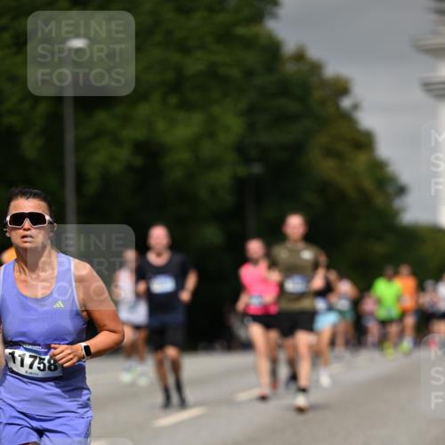 29.06.2025 - hella hamburg halbmarathon Dr. Thomas Lammeyer http://msf.ph/oto/8201978 29.06.2025 10:11:46 Kennedybrücke 1173, 1893, 1993, 2032, 2136, 3328, 3929, 4262, 5242, 5899, 6196, 6517, 6518, 6707, 6713, 6715, 6833, 7476, 7503, 7760, 8585, 9338, 9967, 10283, 10700 meine-sportfotos.de