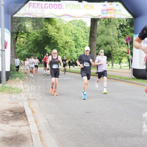 29.06.2025 - hella hamburg halbmarathon MichiJ http://msf.ph/oto/8201979 29.06.2025 10:21:41 Zwischen KM18-KM19 51, 6358, 7793, 10484, 10876, 11169, 11370, 12987, 15826, 16957, 18099 meine-sportfotos.de
