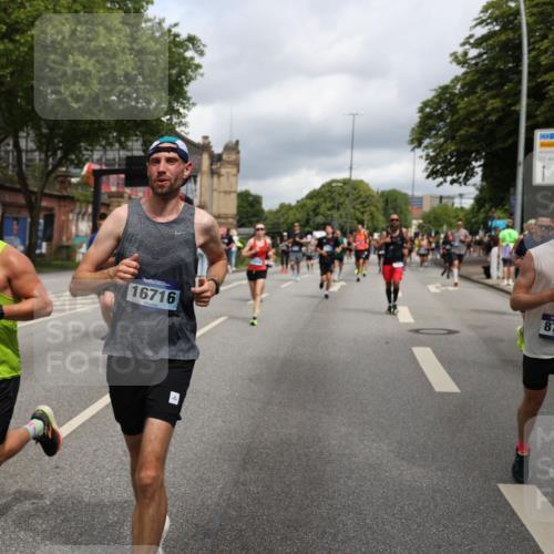 29.06.2025 - hella hamburg halbmarathon Yannick Fuchs http://msf.ph/oto/8202004 29.06.2025 10:44:46 20KM 1119, 1399, 1461, 1466, 1507, 1630, 1750, 1817, 2207, 2880, 3654, 4077, 4346, 4816, 5018, 5115, 6027, 6662, 6712, 6795, 7052, 7134, 7176, 7397, 7583, 7930, 7932, 8117, 8572, 8704, 8819, 9057, 10371, 11214, 11356, 11607, 12016, 12624, 13008, 13687, 13701, 13875, 14034, 14125, 14257, 14626, 15362, 15395, 15803, 15950, 16285, 16291, 16716, 17179, 17221, 17384, 18006, 18066, 18370, 18394, 18489, 18811 meine-sportfotos.de