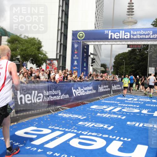 29.06.2025 - hella hamburg halbmarathon Michael Strokosch http://msf.ph/oto/8202010 29.06.2025 10:43:40 Ziel 3116, 4080, 4318, 9114, 10246, 11648, 12623, 13421, 13996, 14484, 14690, 15328, 15932, 16338, 17912, 18449, 18513, 18775, 19229 meine-sportfotos.de