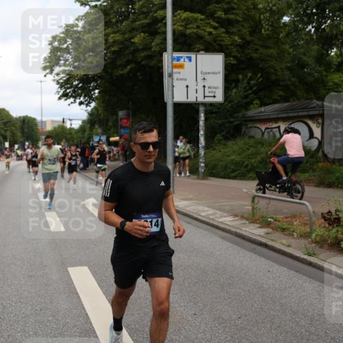 29.06.2025 - hella hamburg halbmarathon Yannick Fuchs http://msf.ph/oto/8202024 29.06.2025 10:32:04 20KM 1290, 2196, 2404, 2767, 3790, 5042, 5307, 5923, 6047, 6123, 6458, 7310, 9017, 9178, 9914, 10190, 10451, 11423, 12739, 12900, 13141, 13372, 13854, 14387, 14459, 14691, 14934, 15178, 15410, 15939, 16992, 17125, 17137, 18103, 18159, 18216, 18357, 18986 meine-sportfotos.de