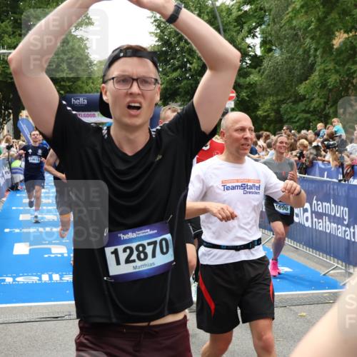 29.06.2025 - hella hamburg halbmarathon Zöllner http://msf.ph/oto/8202026 29.06.2025 10:47:42 Ziel 1320, 1696, 2284, 2708, 5889, 6009, 7962, 8927, 10969, 10988, 11283, 13948, 14618, 14619, 15451, 15478, 16205, 18104, 18970, 19181 meine-sportfotos.de