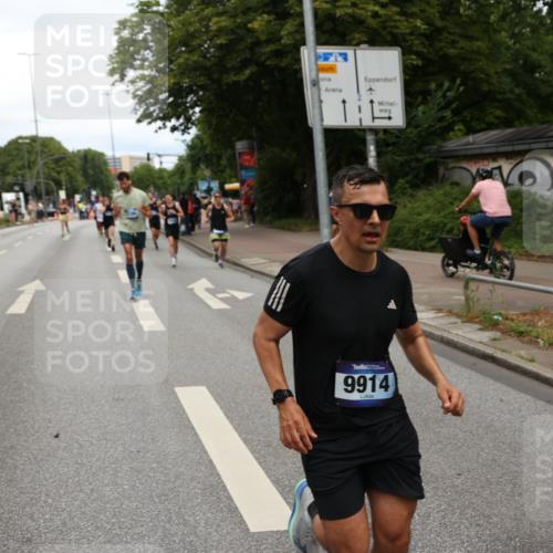 29.06.2025 - hella hamburg halbmarathon Yannick Fuchs http://msf.ph/oto/8202050 29.06.2025 10:32:04 20KM 1290, 2196, 2404, 2767, 3790, 5042, 5307, 5923, 6047, 6123, 6458, 7310, 9017, 9178, 9914, 10190, 10451, 11423, 12739, 12900, 13141, 13372, 13854, 14387, 14459, 14691, 14934, 15178, 15410, 15939, 16992, 17125, 17137, 18103, 18159, 18216, 18357, 18986 meine-sportfotos.de