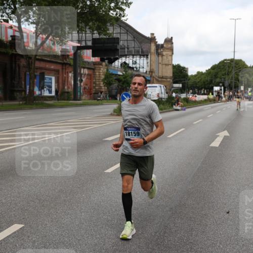 29.06.2025 - hella hamburg halbmarathon Yannick Fuchs http://msf.ph/oto/8202097 29.06.2025 10:32:05 20KM 1290, 2196, 2404, 2767, 3790, 5042, 5307, 5791, 5923, 6047, 6123, 6458, 7310, 9017, 9914, 10190, 10451, 11423, 12739, 12900, 13141, 13372, 13854, 14387, 14459, 14691, 14934, 15178, 15410, 16992, 17125, 17137, 18103, 18159, 18216, 18357, 18986 meine-sportfotos.de