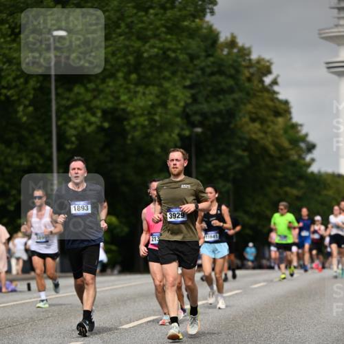 29.06.2025 - hella hamburg halbmarathon Dr. Thomas Lammeyer http://msf.ph/oto/8202159 29.06.2025 10:11:48 Kennedybrücke 1173, 1893, 1993, 2032, 2136, 3328, 3929, 4262, 5242, 5899, 6196, 6517, 6518, 6707, 6713, 6715, 6833, 7476, 7503, 7760, 8585, 9338, 9967, 10700 meine-sportfotos.de