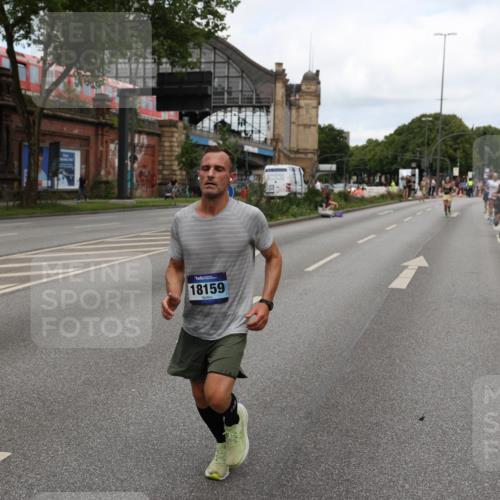 29.06.2025 - hella hamburg halbmarathon Yannick Fuchs http://msf.ph/oto/8202169 29.06.2025 10:32:05 20KM 1290, 2196, 2404, 2767, 3790, 5042, 5307, 5791, 5923, 6047, 6123, 6458, 7310, 9017, 9914, 10190, 10451, 11423, 12739, 12900, 13141, 13372, 13854, 14387, 14459, 14691, 14934, 15178, 15410, 16992, 17125, 17137, 18103, 18159, 18216, 18357, 18986 meine-sportfotos.de
