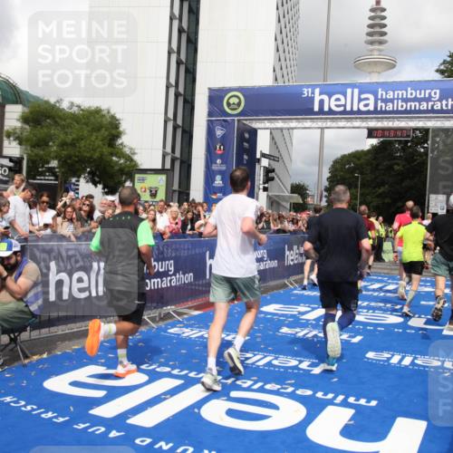 29.06.2025 - hella hamburg halbmarathon Michael Strokosch http://msf.ph/oto/8202173 29.06.2025 10:43:46 Ziel 1976, 3116, 4318, 6903, 6991, 9114, 9159, 11153, 11848, 13421, 14201, 14210, 14690, 15328, 15932, 16105, 17912, 18449, 19090 meine-sportfotos.de