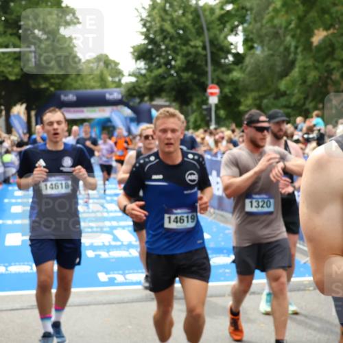 29.06.2025 - hella hamburg halbmarathon Zöllner http://msf.ph/oto/8202215 29.06.2025 10:47:45 Ziel 2708, 5915, 7962, 10988, 11283, 12679, 13948, 14618, 15478, 16205, 17229, 18430, 18970 meine-sportfotos.de