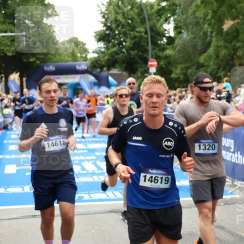29.06.2025 - hella hamburg halbmarathon Zöllner http://msf.ph/oto/8202253 29.06.2025 10:47:45 Ziel 2708, 5915, 7962, 10988, 11283, 12679, 13948, 14618, 15478, 16205, 17229, 18430, 18970 meine-sportfotos.de