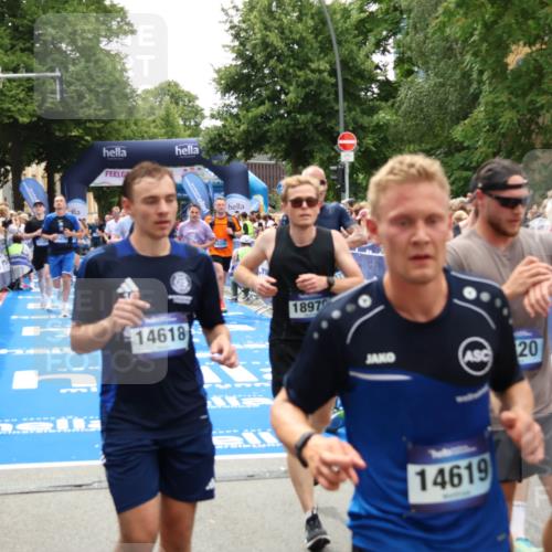 29.06.2025 - hella hamburg halbmarathon Zöllner http://msf.ph/oto/8202285 29.06.2025 10:47:45 Ziel 2708, 5915, 7962, 10988, 11283, 12679, 13948, 14618, 15478, 16205, 17229, 18430, 18970 meine-sportfotos.de