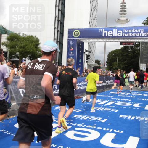 29.06.2025 - hella hamburg halbmarathon Michael Strokosch http://msf.ph/oto/8202291 29.06.2025 10:43:49 Ziel 1976, 3437, 4318, 6903, 6991, 7185, 9114, 9159, 9374, 11153, 11778, 11848, 13421, 13897, 14201, 14210, 15328, 15512, 15932, 16062, 16105, 18650, 19090 meine-sportfotos.de