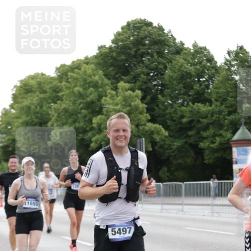 29.06.2025 - hella hamburg halbmarathon Jannik Wohlers http://msf.ph/oto/8202373 29.06.2025 10:25:34 Lombardsbrücke 1479, 4797, 5497, 6663, 8276, 10104, 10219, 11139, 11596, 11699, 11828, 11859, 12074, 12838, 12945, 12946, 14063, 14179, 14223, 14356, 16927, 17369, 19144 meine-sportfotos.de