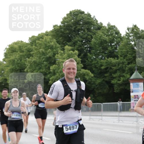 29.06.2025 - hella hamburg halbmarathon Jannik Wohlers http://msf.ph/oto/8202404 29.06.2025 10:25:34 Lombardsbrücke 1479, 4797, 5497, 6663, 8276, 10104, 10219, 11139, 11596, 11699, 11828, 11859, 12074, 12838, 12945, 12946, 14063, 14179, 14223, 14356, 16927, 17369, 19144 meine-sportfotos.de